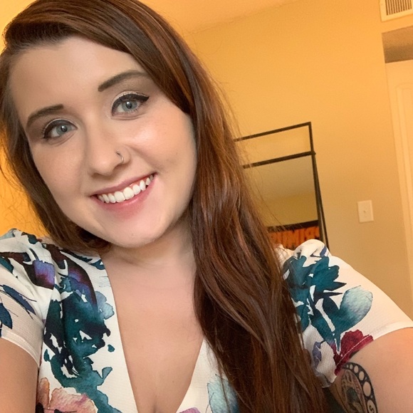 Meet your Posher, Paige - Picture 1 of 8